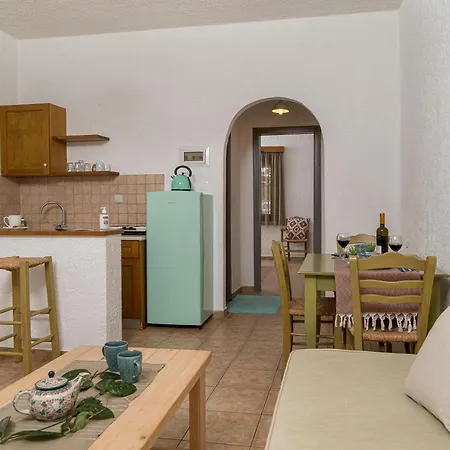 Plori Makry Gialos (Crete)